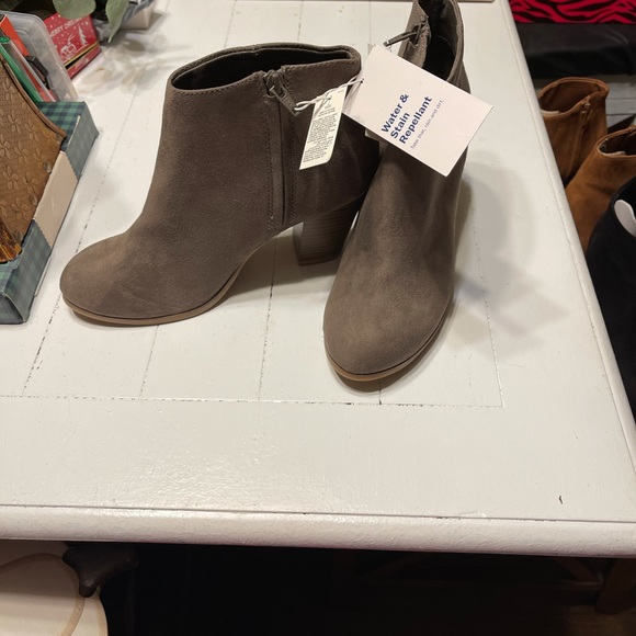 Women Ankle Boots - Picture 2 of 2